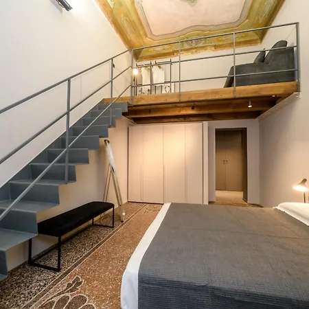 아파트 Eleven Luxury - Dimora Affrescata Del '500 A Pochi Passi Dall'acquario