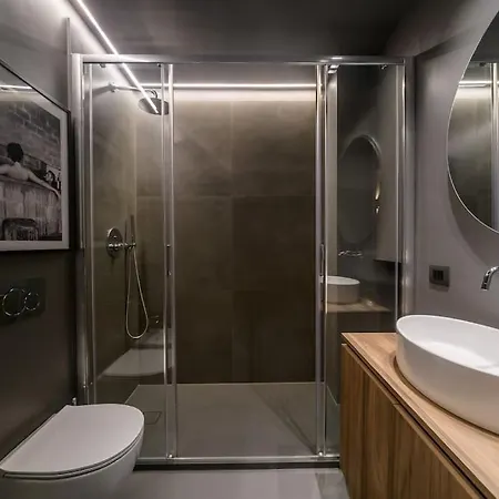 Apartment Eleven Luxury - Dimora Affrescata Del '500 A Pochi Passi Dall'acquario *